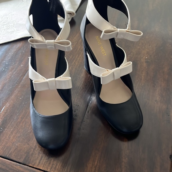 Nine West leather shoes. Perfect Condition.  Size 6.5 - Picture 3 of 8